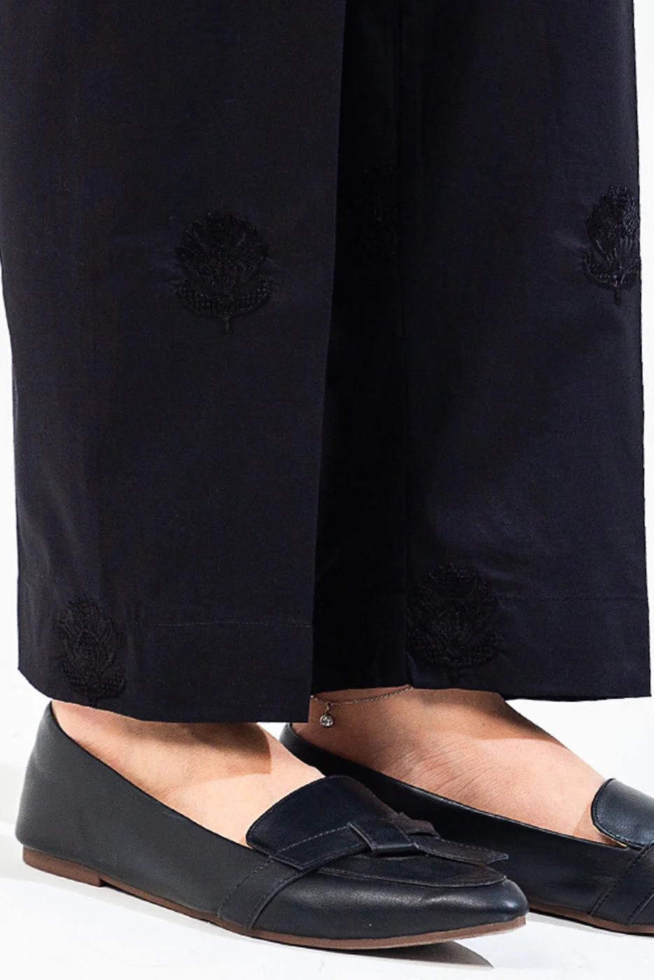 EMBROIDERED STRAIGHT PANTS - view 2