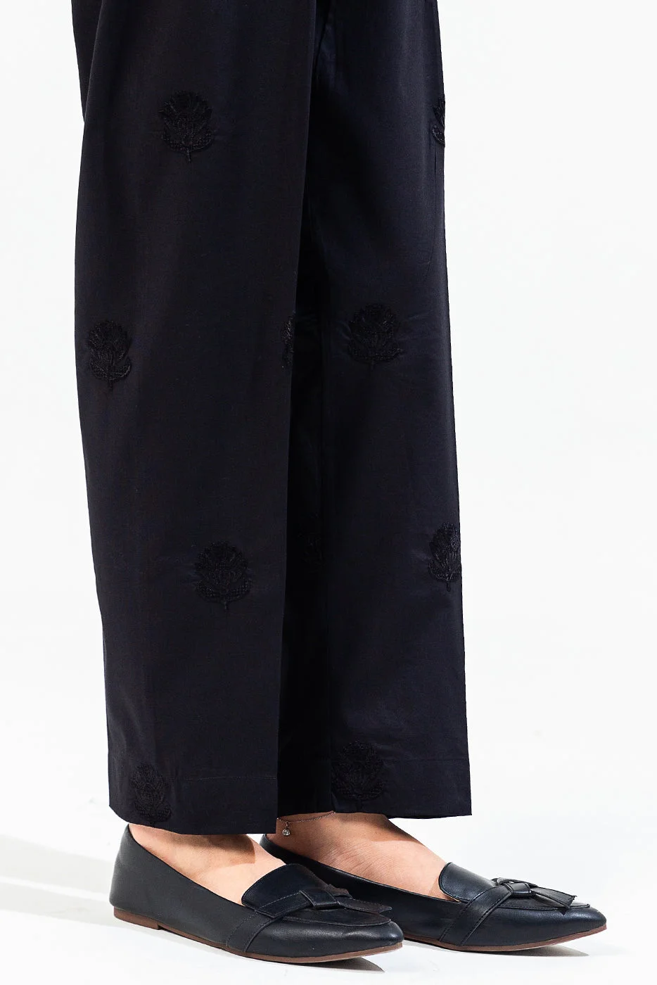 EMBROIDERED STRAIGHT PANTS