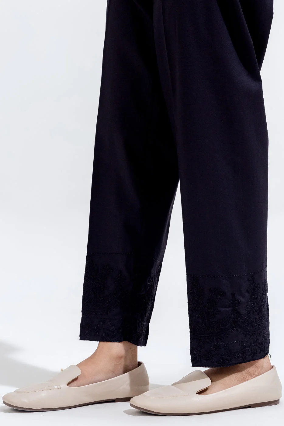 EMBROIDERED STRAIGHT PANTS