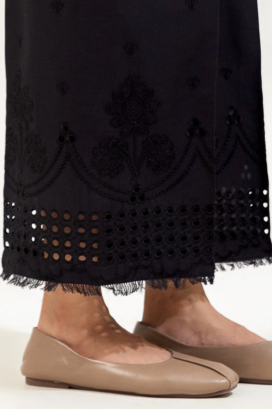 EMBROIDERED CULOTTE PANTS - view 2