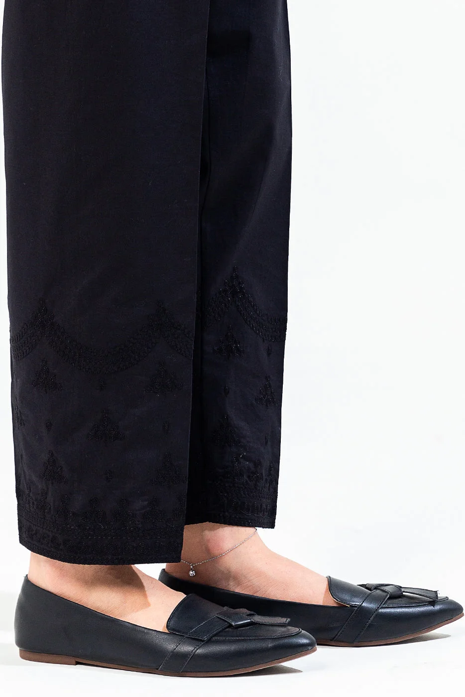 EMBROIDERED STRAIGHT PANTS