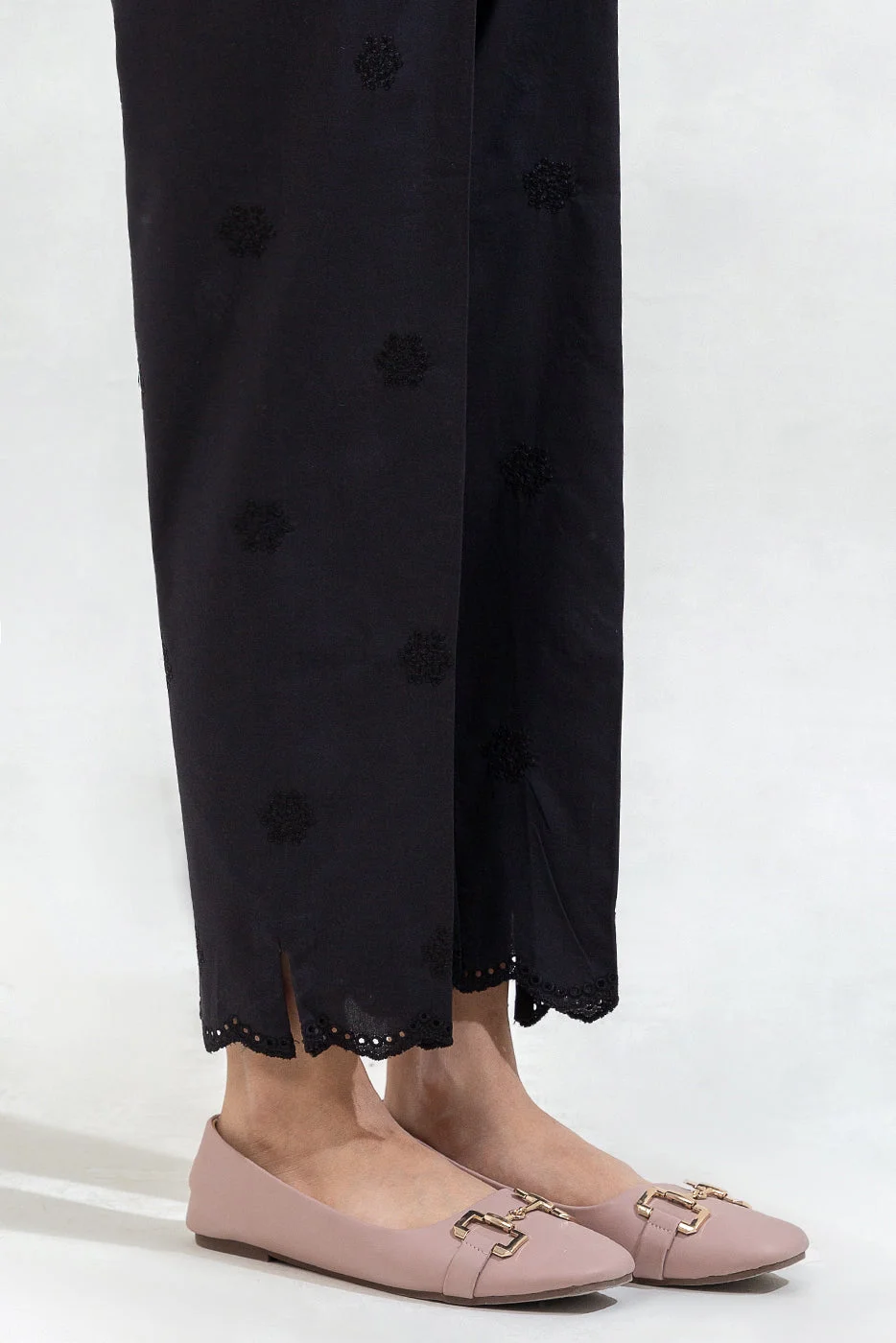 EMBROIDERED STRAIGHT PANTS