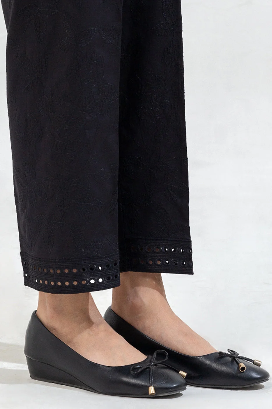 EMBROIDERED STRAIGHT PANTS - view 2