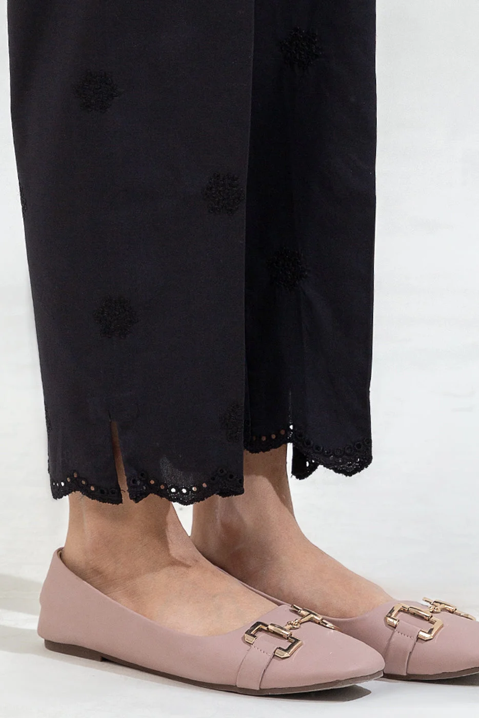 EMBROIDERED STRAIGHT PANTS - view 2