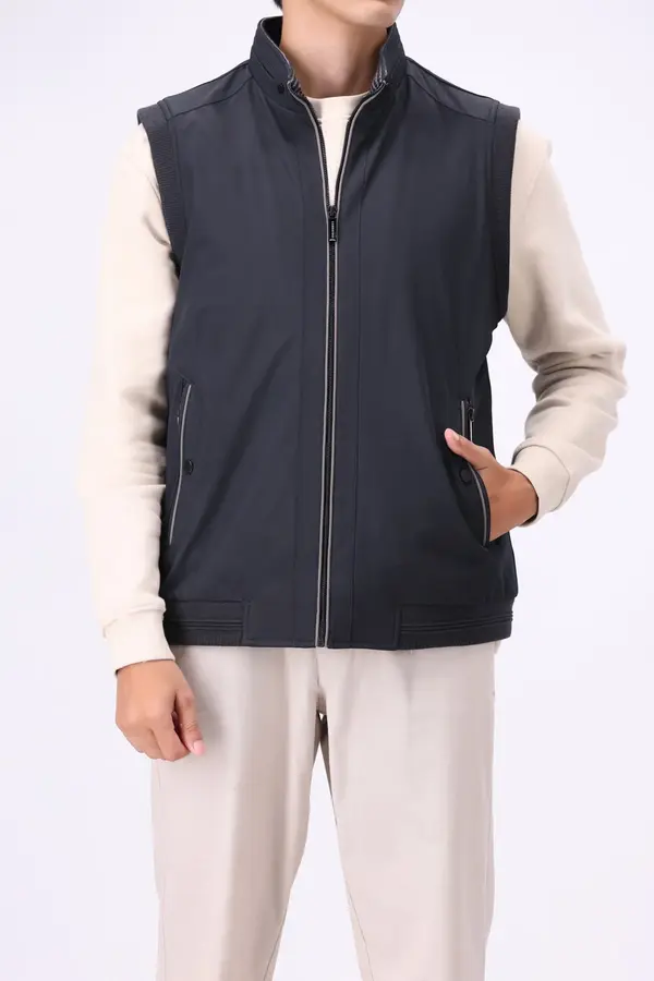 HOODED VEST